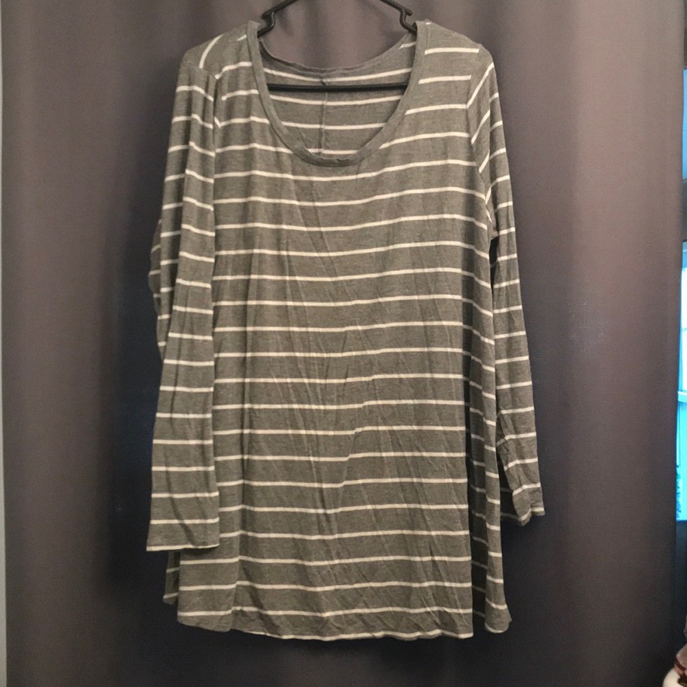 Motherhood Maternity long sleeve shirt